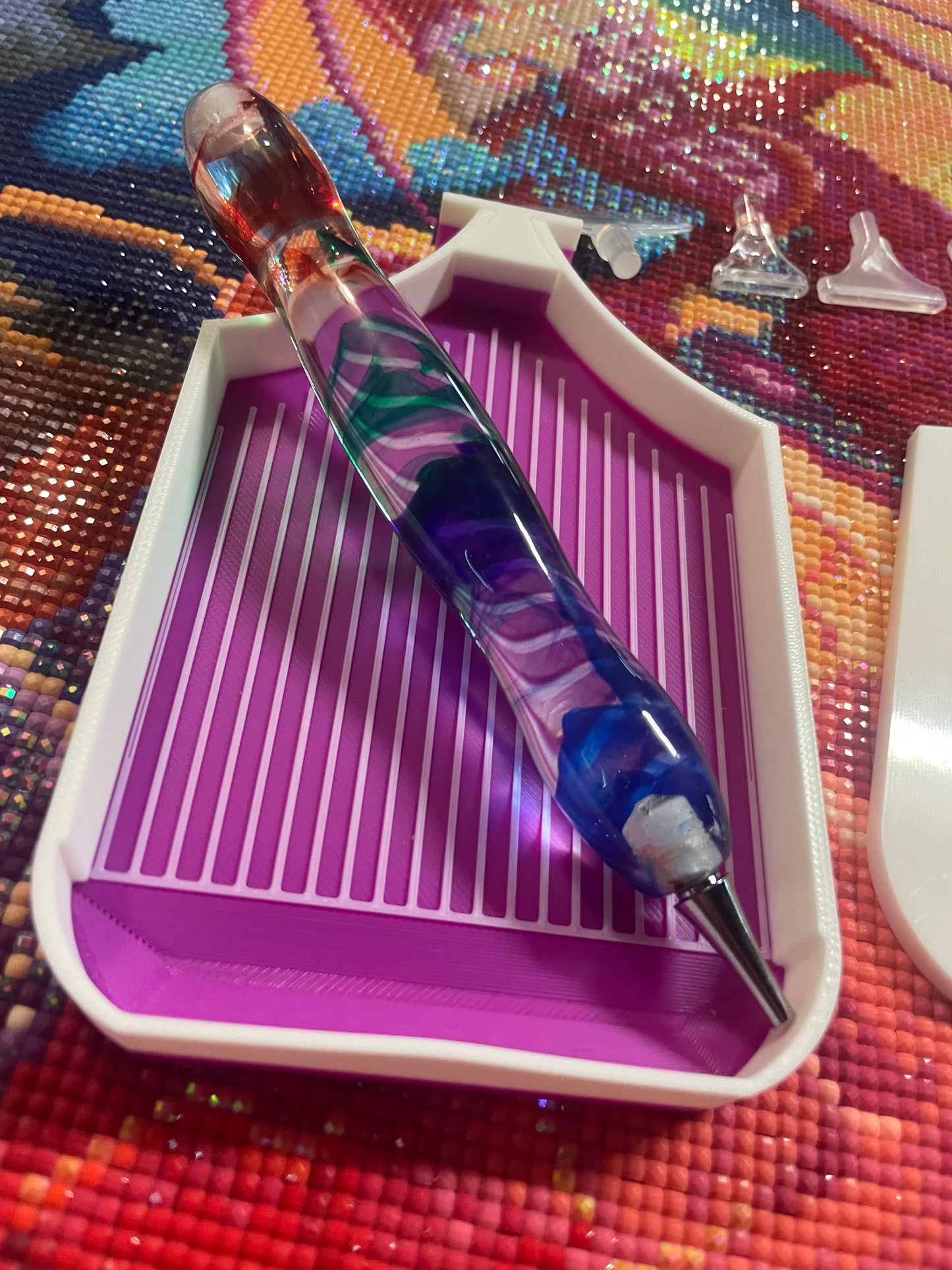 Sparkills Dragon Diamond Art Pen avec accessoires multiplaceurs plus droits de couleur fantaisie pour la peinture au diamant