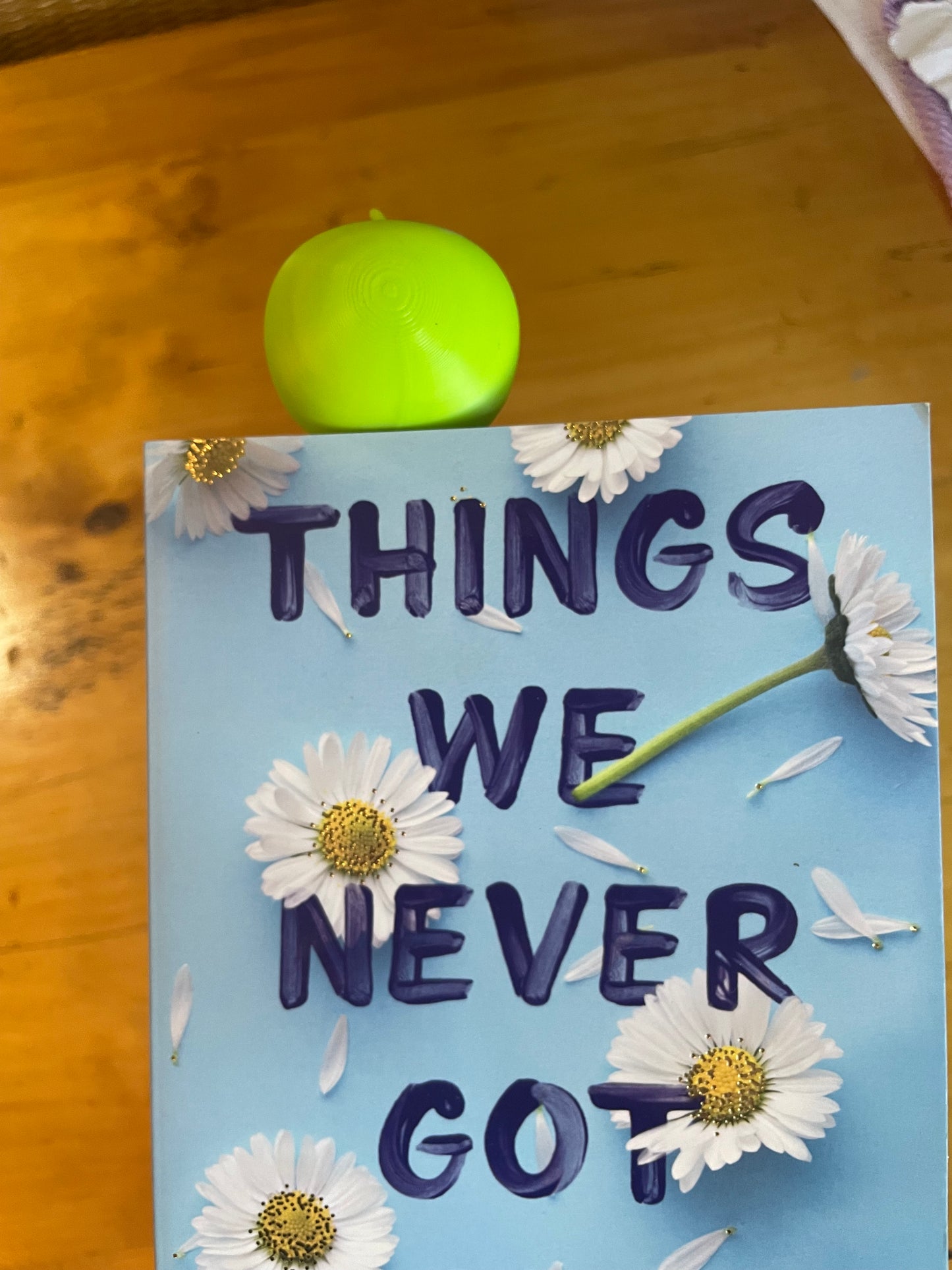 Apple 3D Bookmark, Vibrant 3D Printed Cute Fruit Design for Book Lovers, Perfect Teacher’s Gift or Study Buddy