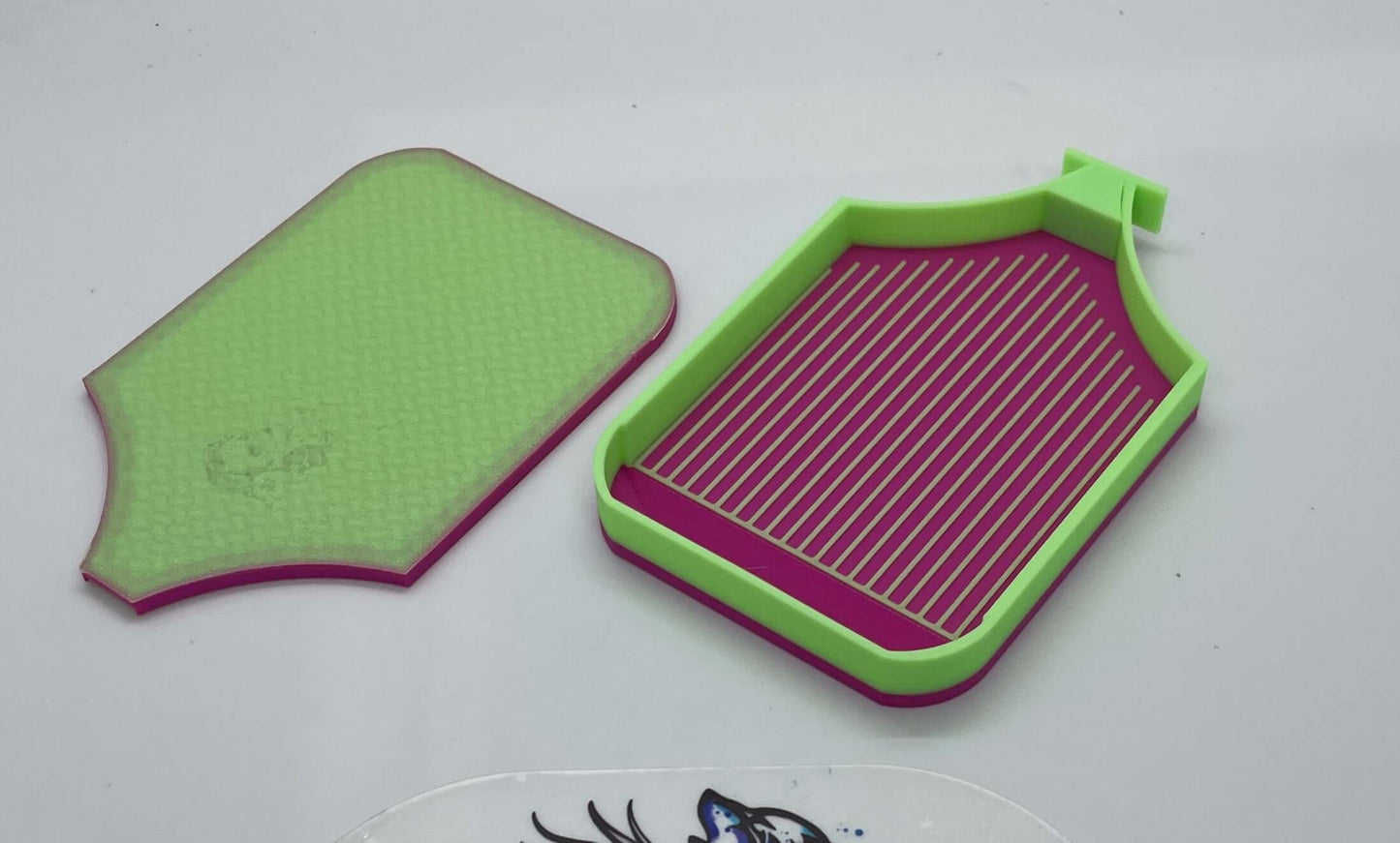 Glow-in-the-Dark Diamond Art Tray - Ghost Dragonling Design, Flawless Drill Alignment, Spooky Crafting Essential, Great Gift for Artists