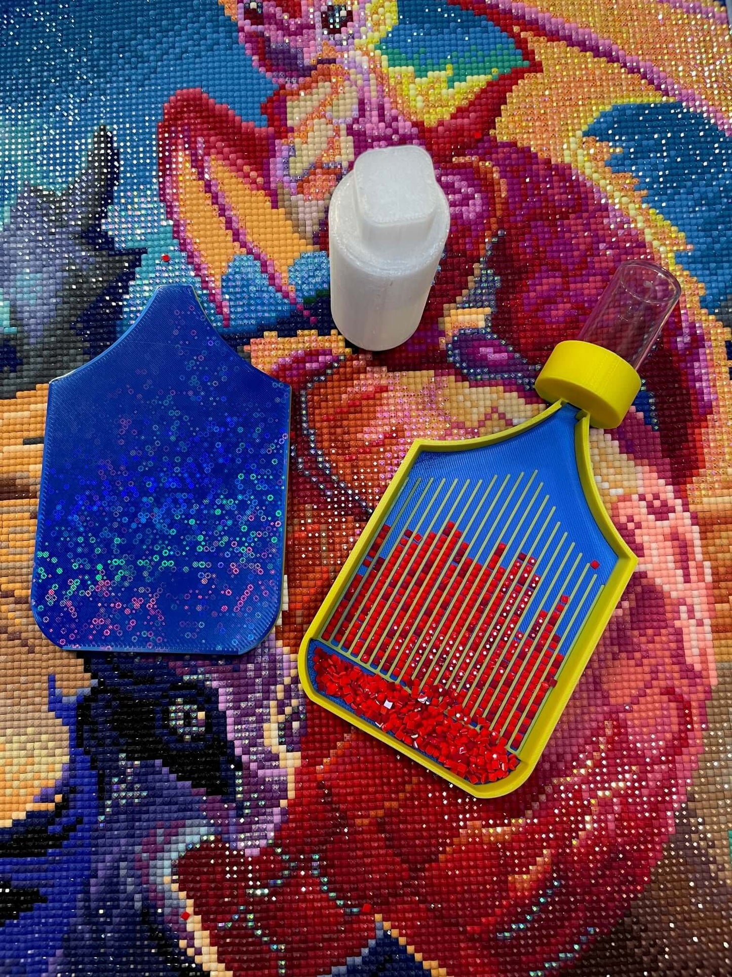 Dragonling Screw & Shake Diamond Art Tray with attached drill container on colorful dragon background.