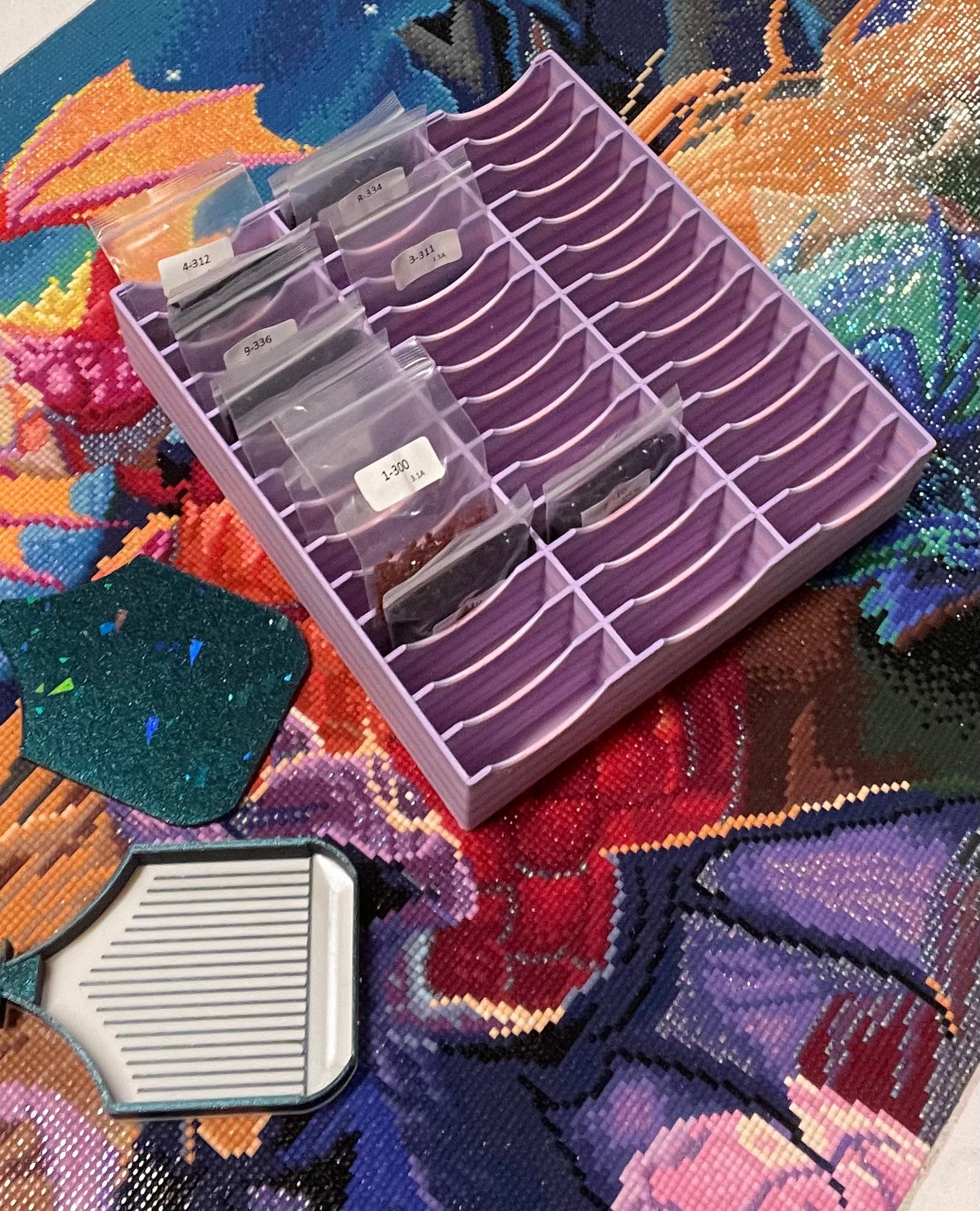 Diamond Art Baggy Storage Tray with 42 Slots, Solid Durable Walls in Cool Colours – Perfect Organizer for Diamond Painting Lovers