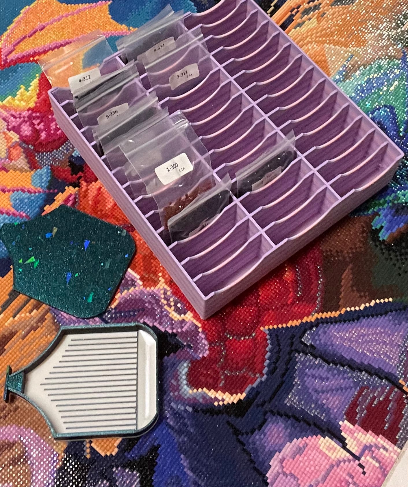 Diamond Art Baggy Storage Tray with 42 Slots, Solid Durable Walls in Cool Colours – Perfect Organizer for Diamond Painting Lovers