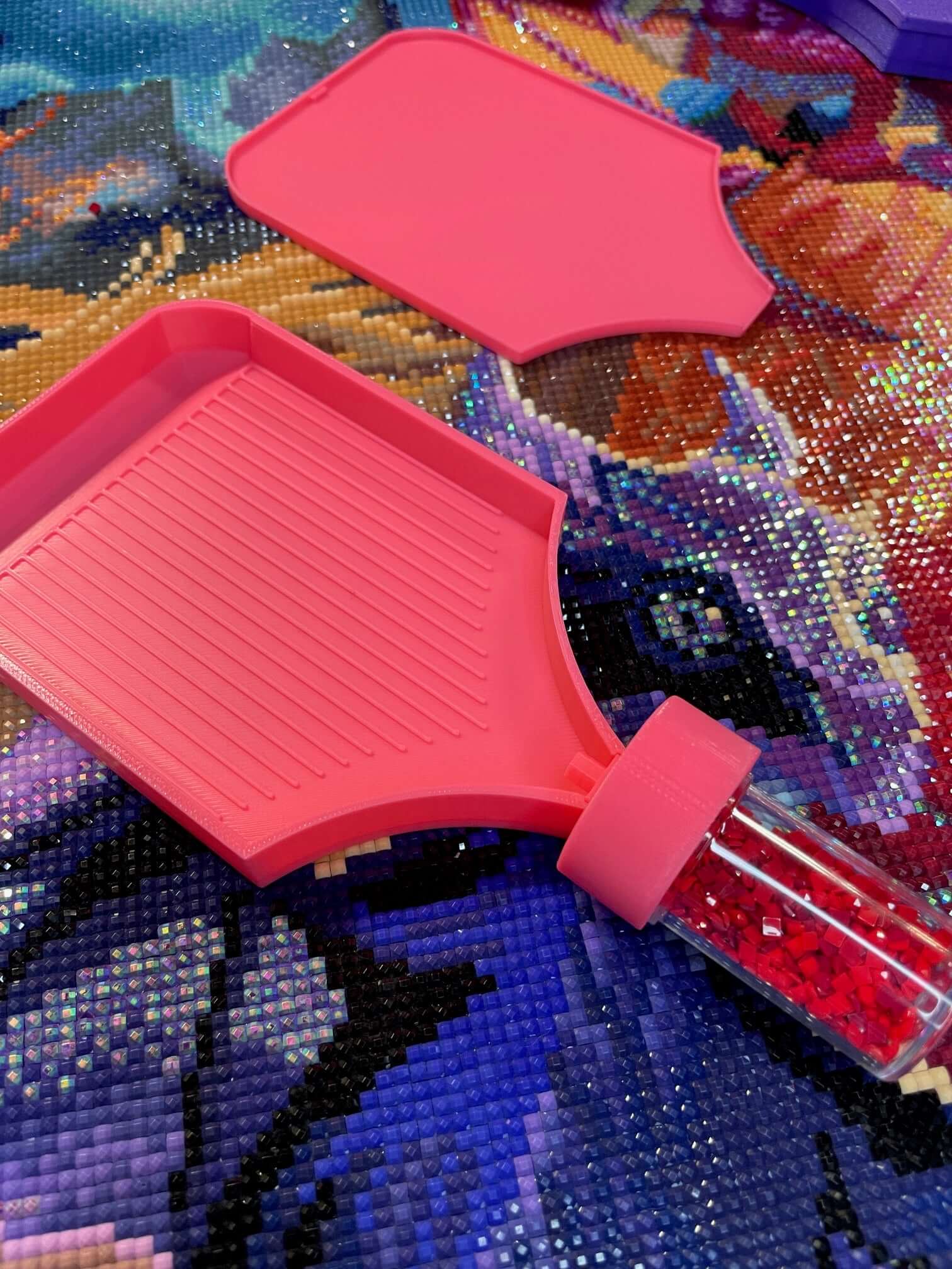 Dragonling Screw & Shake Diamond Art Tray with screw-in container on colorful background.