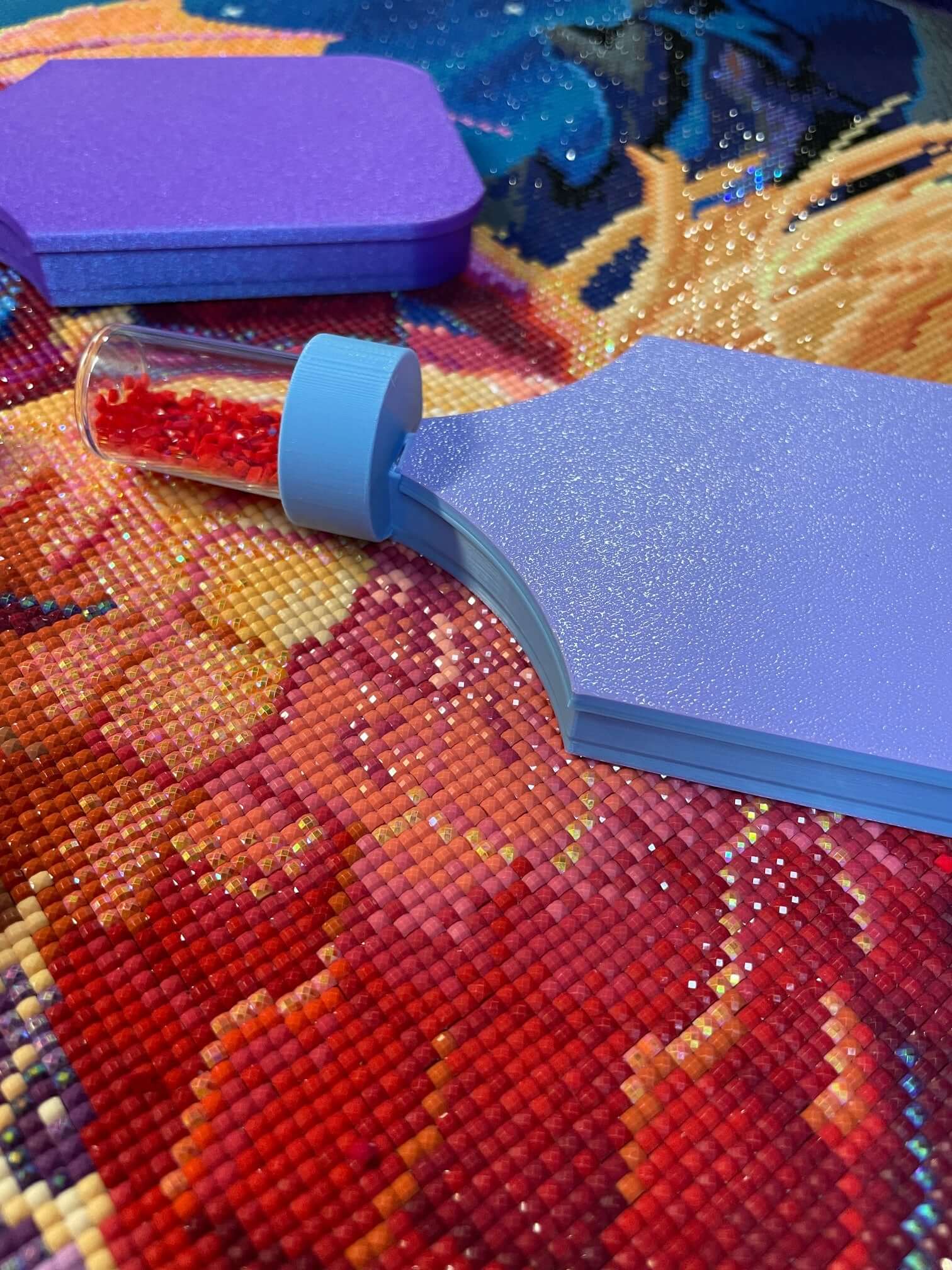 Dragonling Screw & Shake tray with testtoobz container on colorful diamond art background.