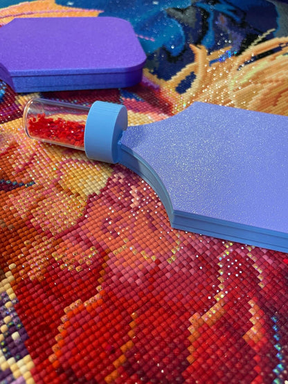 Dragonling Screw & Shake tray with testtoobz container on colorful diamond art background.